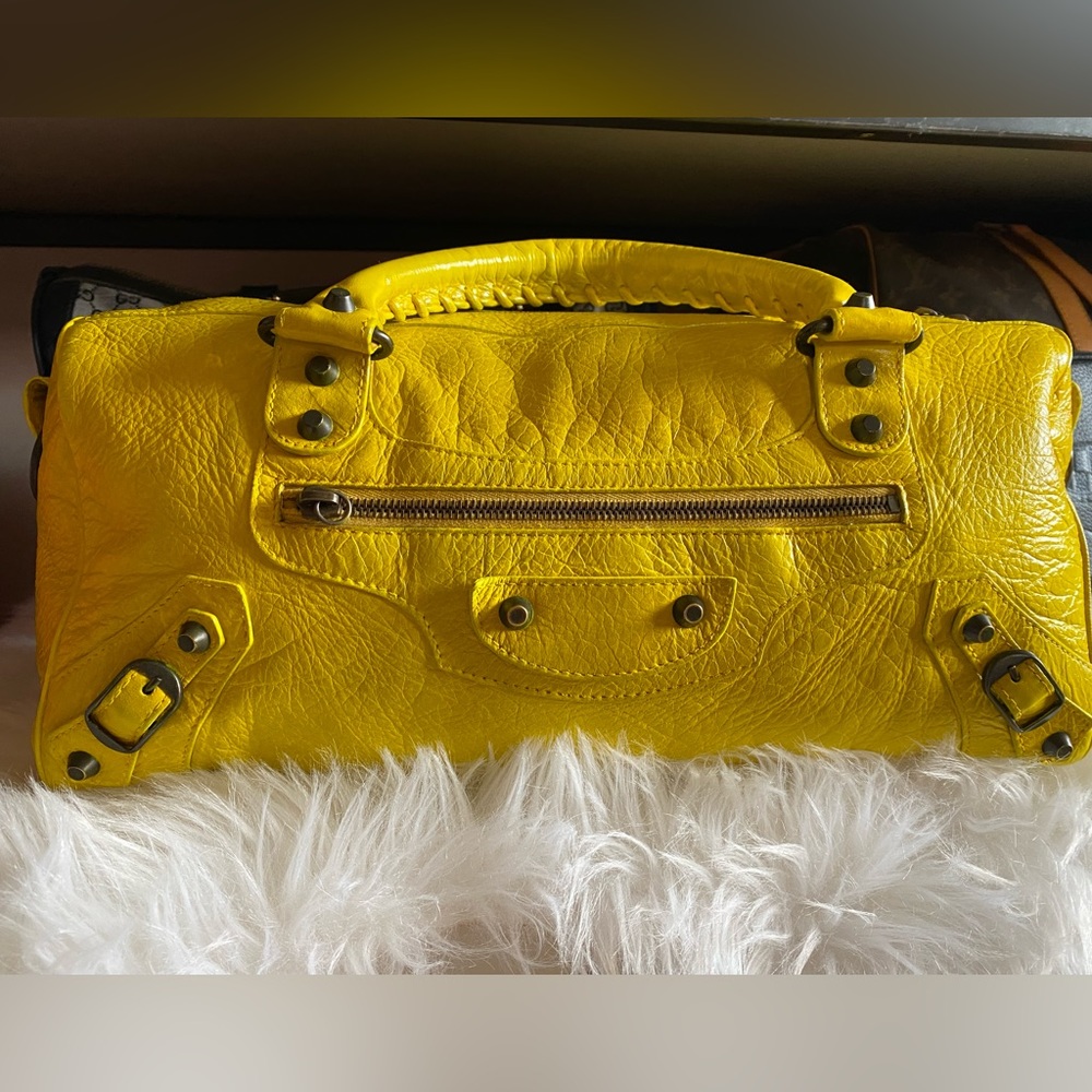 COPY - 💯% Authentic BALENCIAGA
